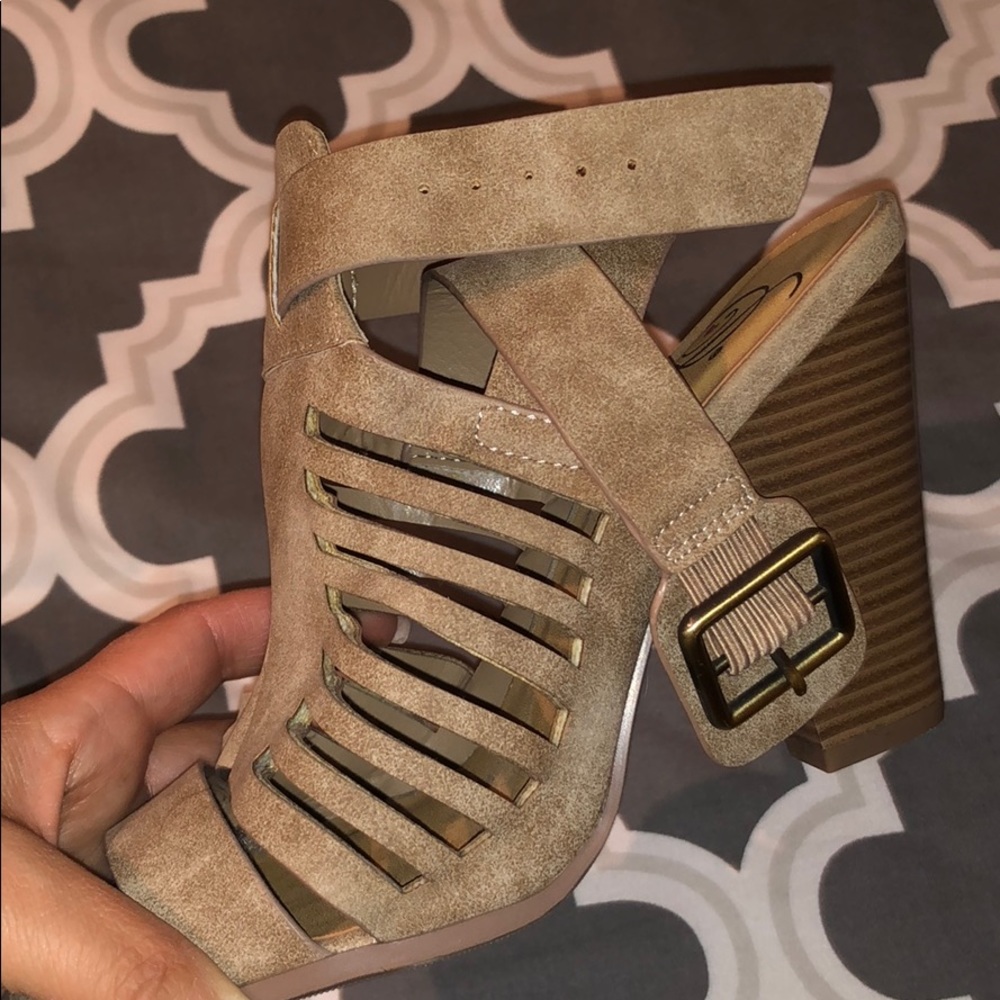 Heels - Picture 2 of 3